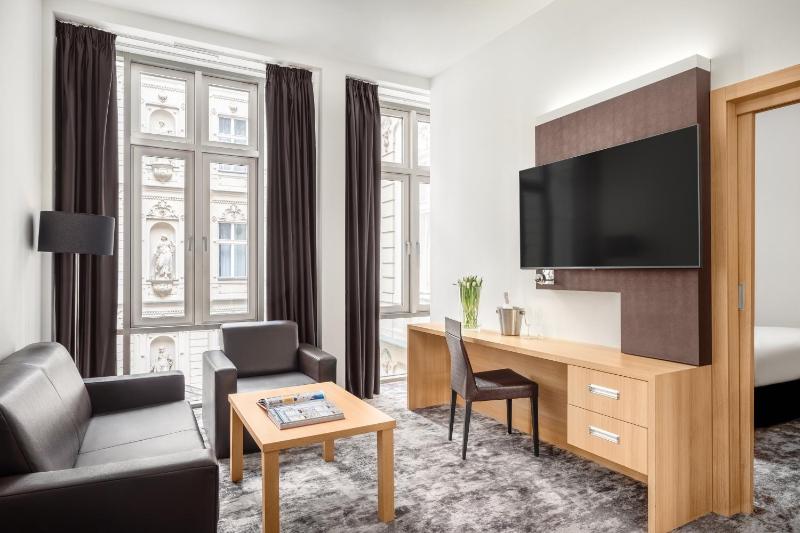 Suite with Sofa and Bath image 4