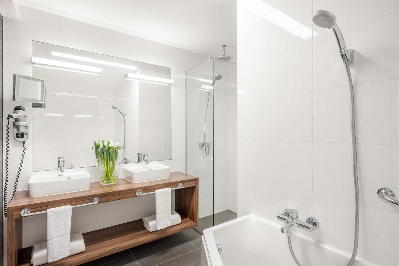 Suite with Sofa and Bath image 2