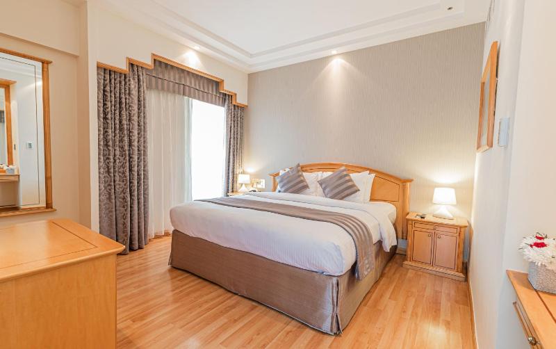 Executive Suite image 4