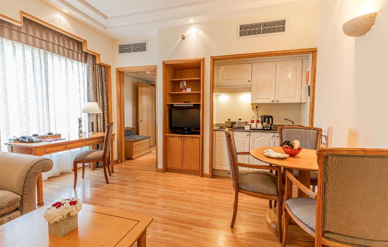 Executive Suite image 3