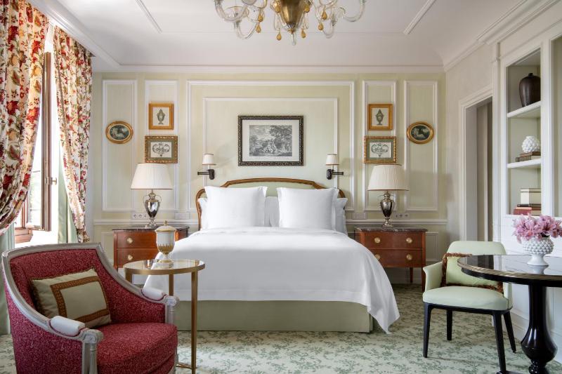 Four Seasons King Room  image 3