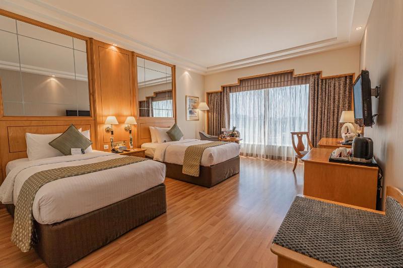 Standard Twin Room image 3