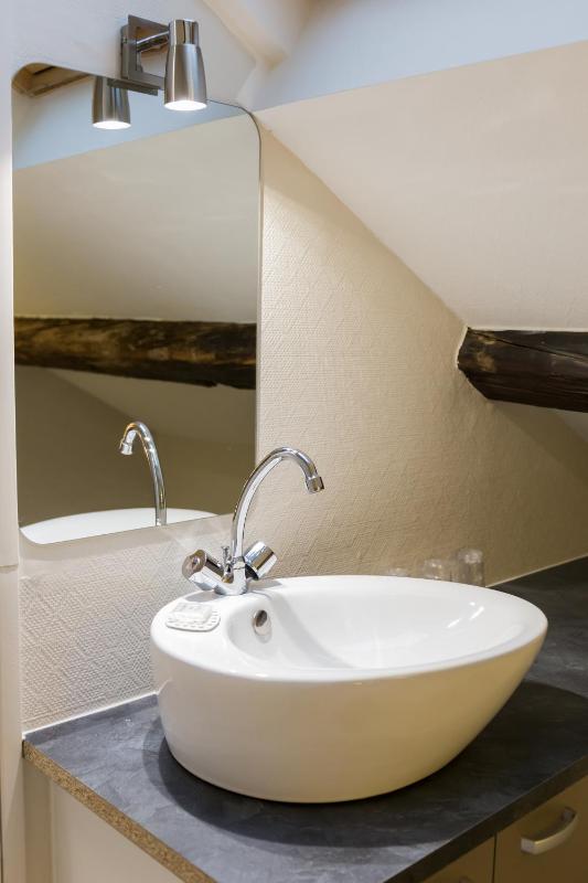 Family Room (3 Adults) image 3