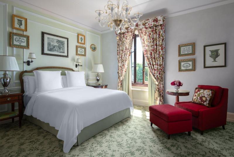 Premier King Room image 1