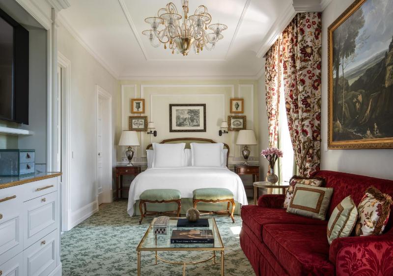 Four Seasons King Room  image 4