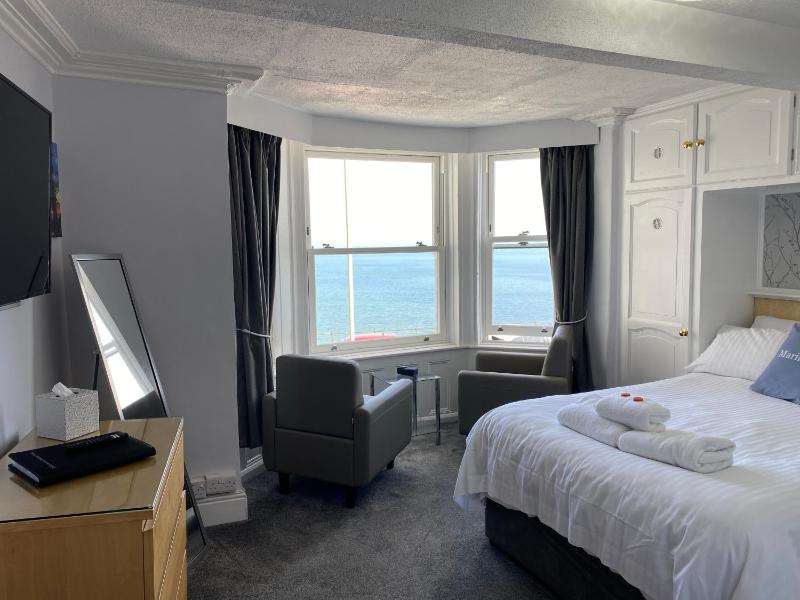 Double Room with Sea View image 1