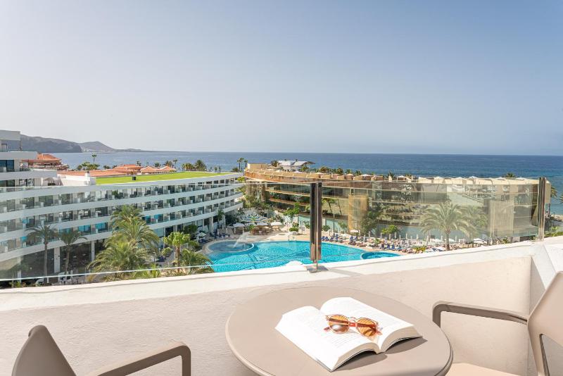 Twin Room with Sea View image 4
