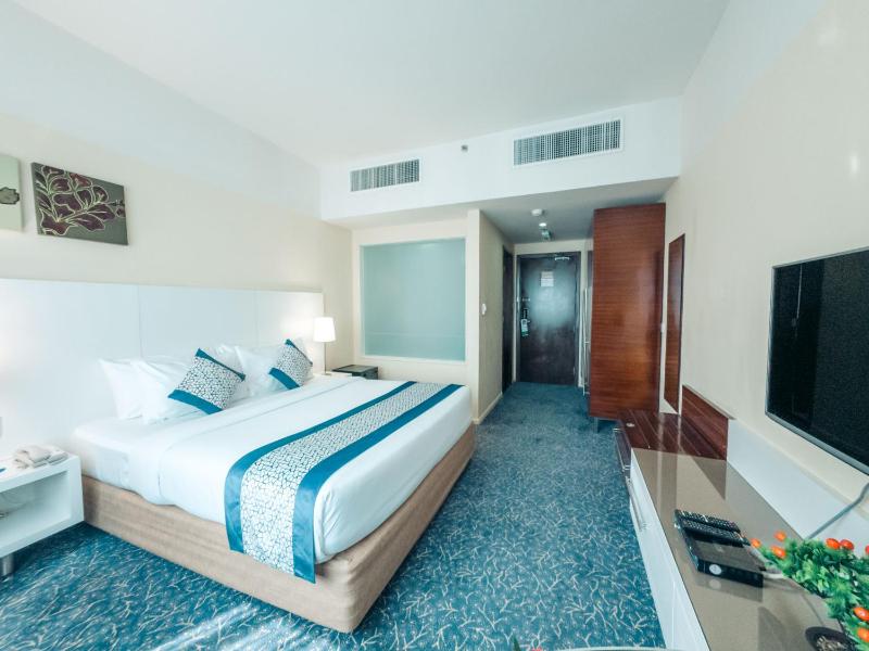 Superior King Room image 3