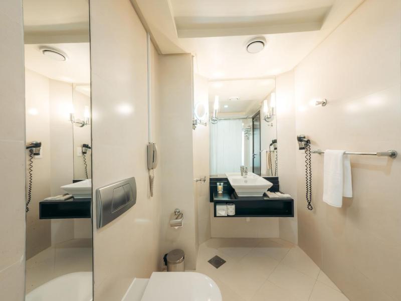 Superior King Room image 2