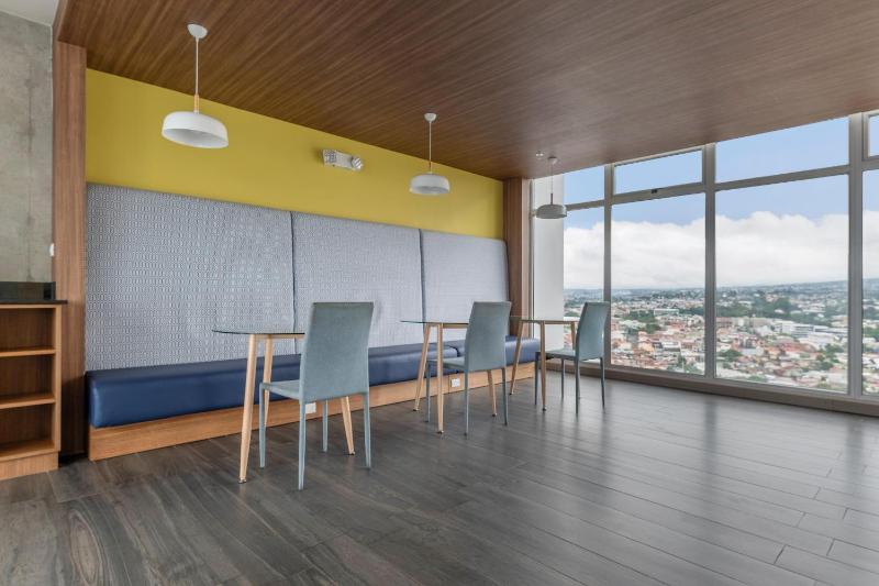 Skyline iFreses 22nd floor! AC TV and Pool - image 11