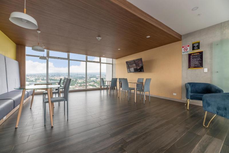 Skyline iFreses 22nd floor! AC TV and Pool - image 9