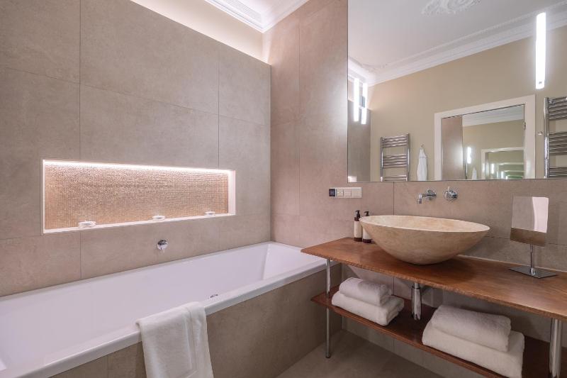 Park Mansion Hotel - image 7