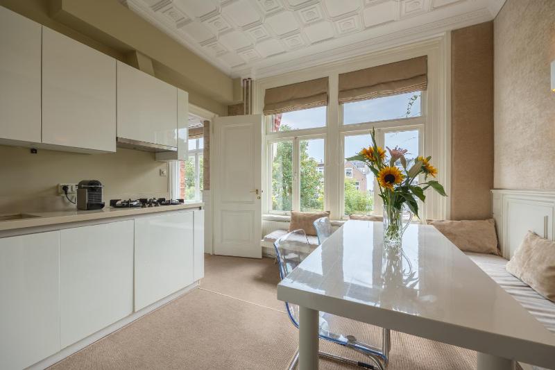 One-Bedroom Apartment image 1