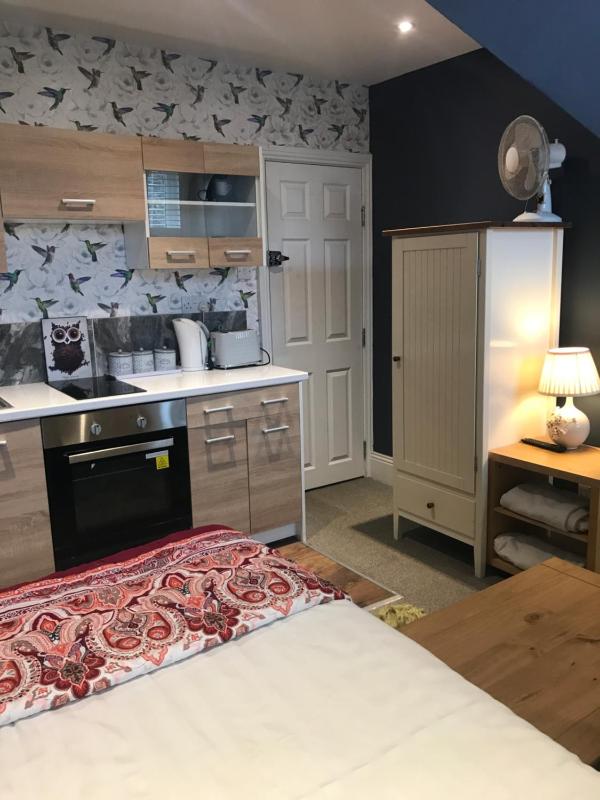 Large Twin Room image 4