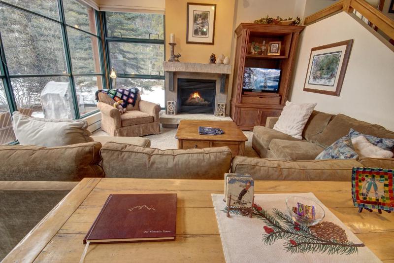 Three-Bedroom Townhouse image 1