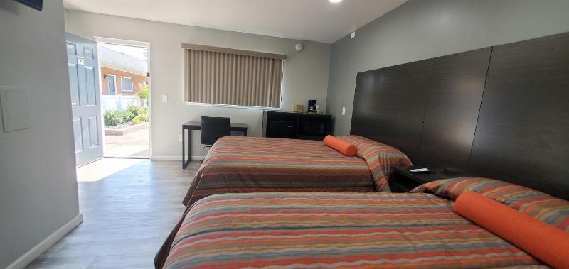 Standard Room with Two Double Beds - Non-Smoking image 2