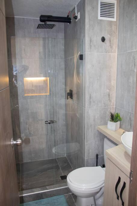 Apartamento Moderno para Trabajo Remoto y Turismo - image 2