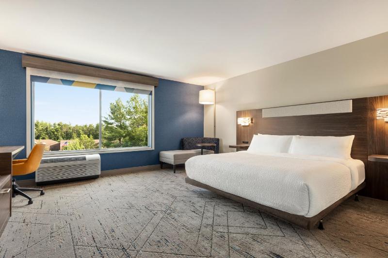 Standard King Room image 4
