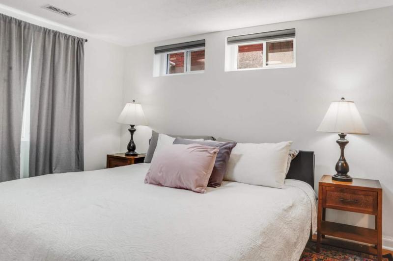 Charming 4-Bed Home with Modern Touches & Porch - image 22