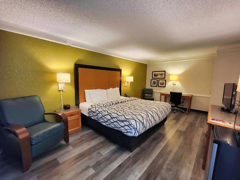 King Room image 3