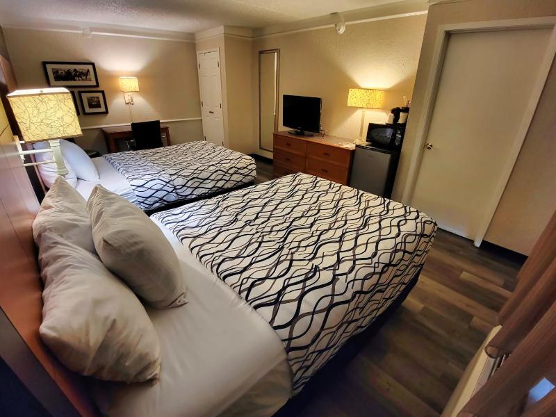 Double Room with Two Double Beds image 4