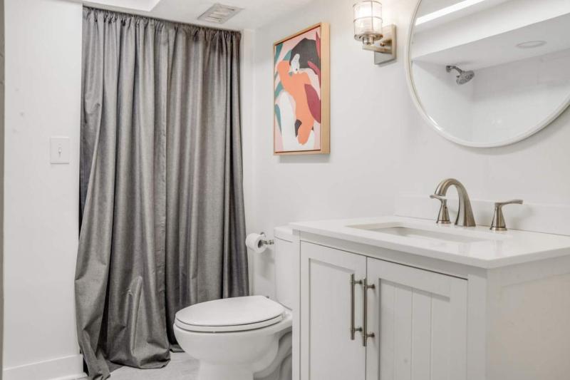 Charming 4-Bed Home with Modern Touches & Porch - image 17