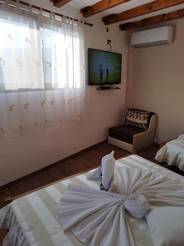 Comfort Triple Room image 4