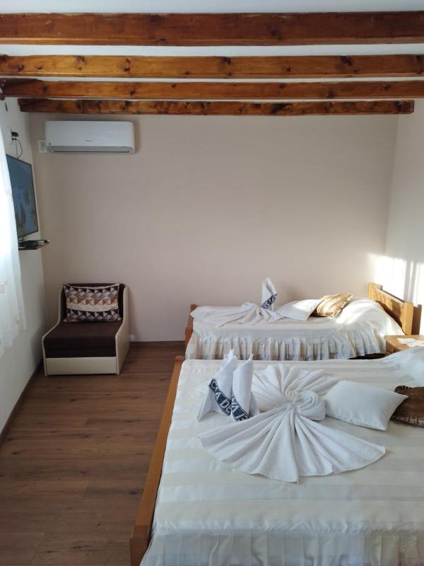 Comfort Triple Room image 2