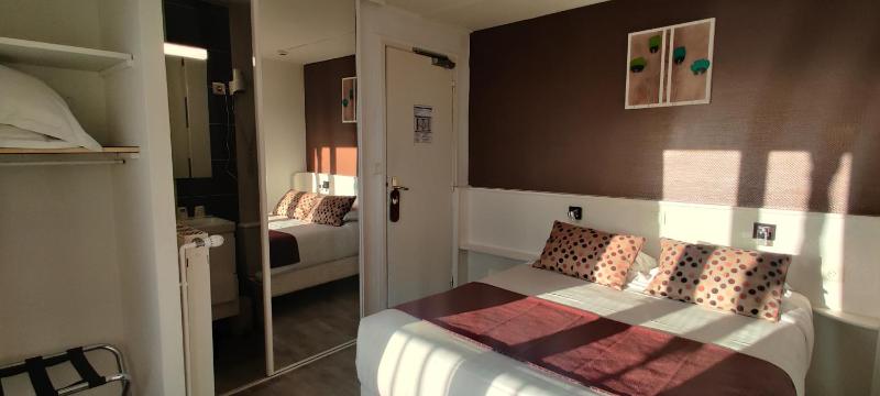 Small Double Room image 2