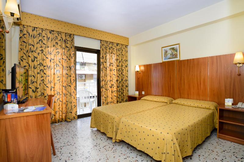 Twin Room image 2