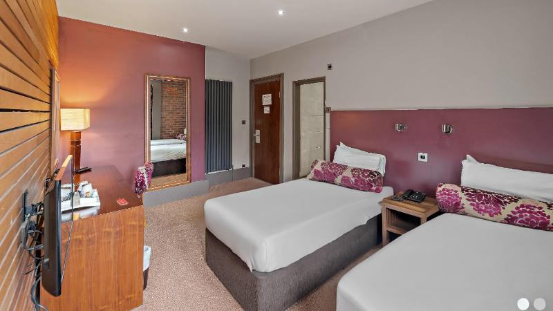 Standard Twin Room image 1