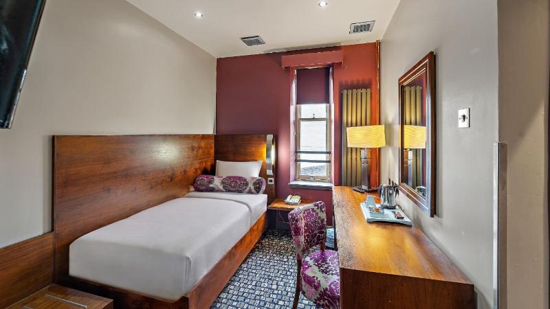 Single Room image 1