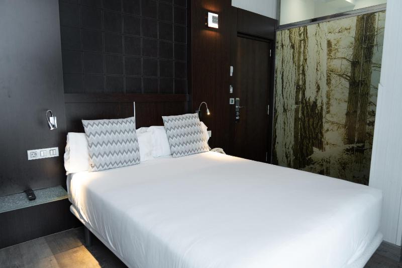 Double Room with Terrace image 4