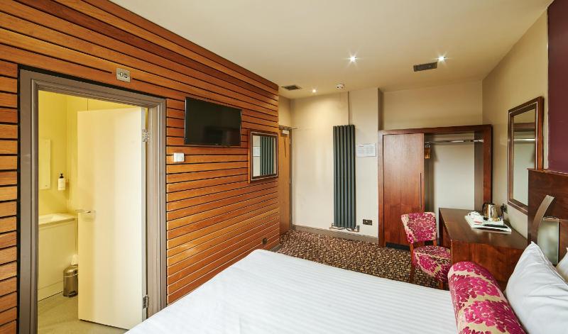 Double Room image 3