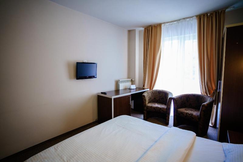Double Room image 3
