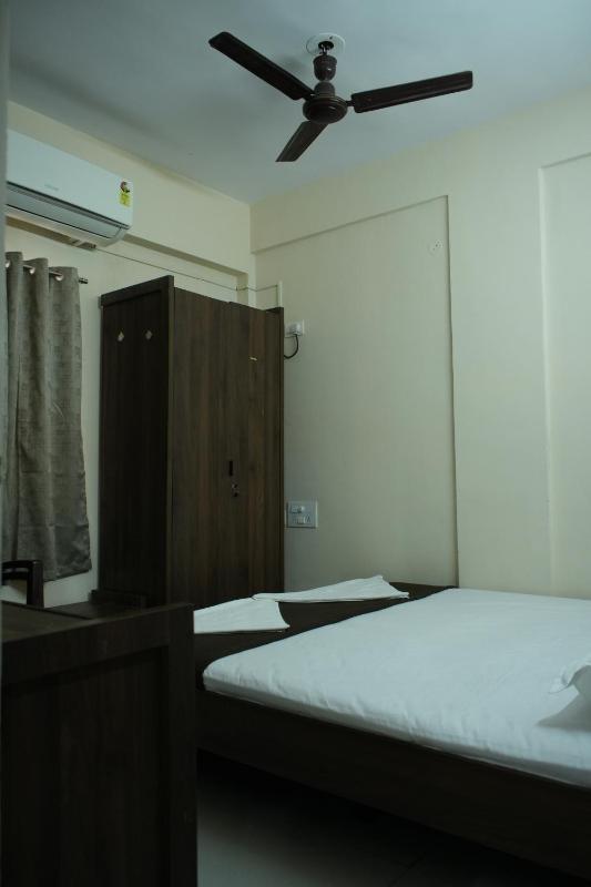 AAKRUTHIINN - image 5