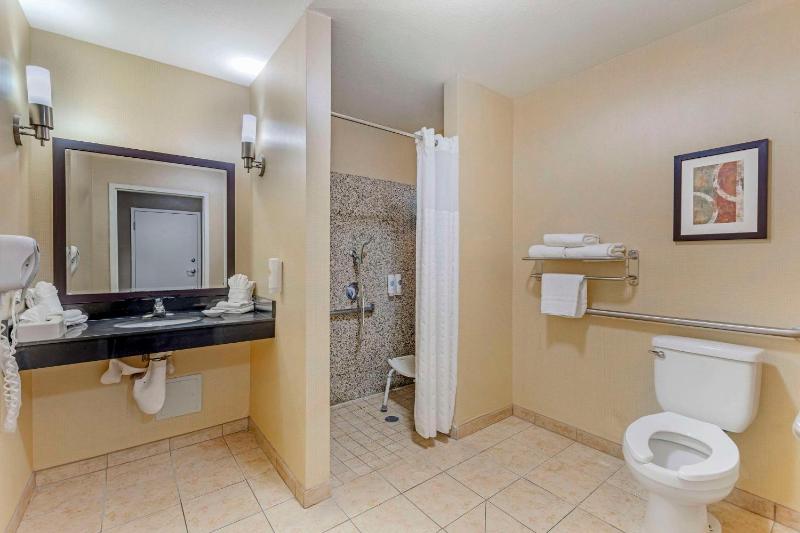 Queen Suite with Two Queen Beds and Roll-in Shower - Accessible/ Non Smoking image 1