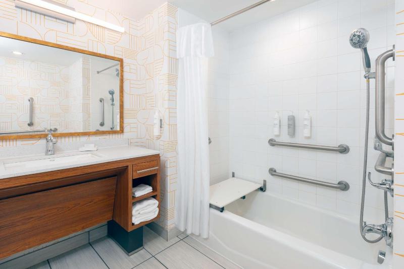 King Studio Suite - Mobility Access/Non-Smoking image 2