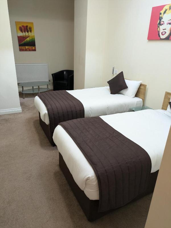 Standard Double Room without Window image 4