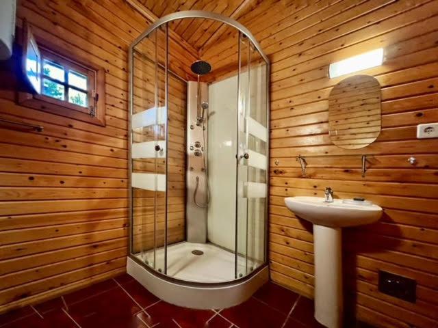 Two-Bedroom Chalet image 4