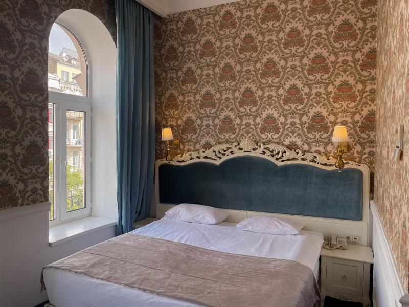 Standard Double or Twin Room image 4