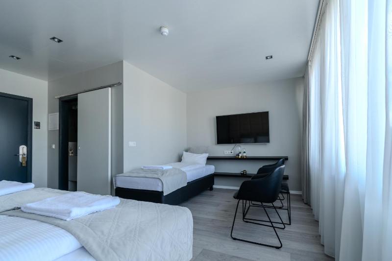 Standard Triple Room image 3