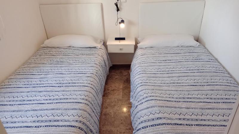 Beach & Flowers Free Parking - image 30