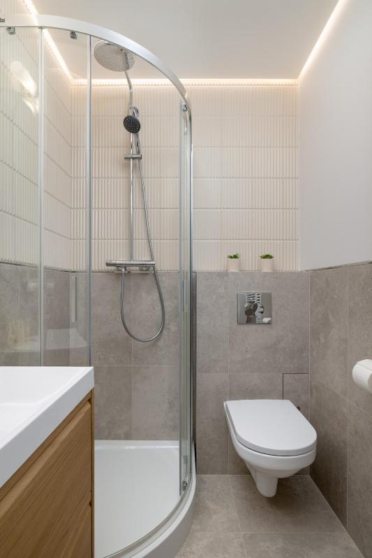 Apartament w Centrum Katowic z klimatyzacją by Noclegi Renters - image 6