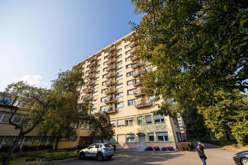 Apartament w Centrum Katowic z klimatyzacją by Noclegi Renters - image 17