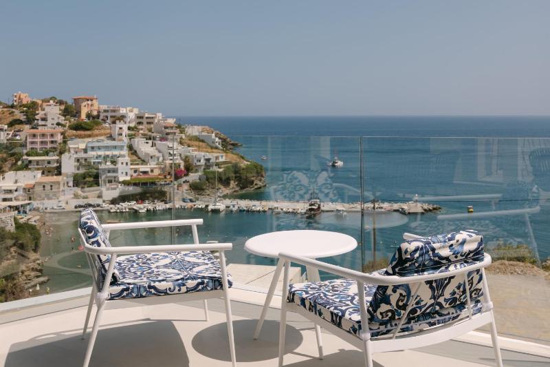Golden Luxury Suites - image 11