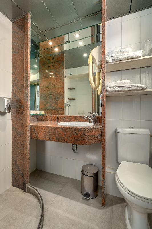 Single Room image 3