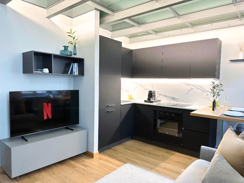 Jacuzzi Luxury Apartment in the Town Centre - image 6