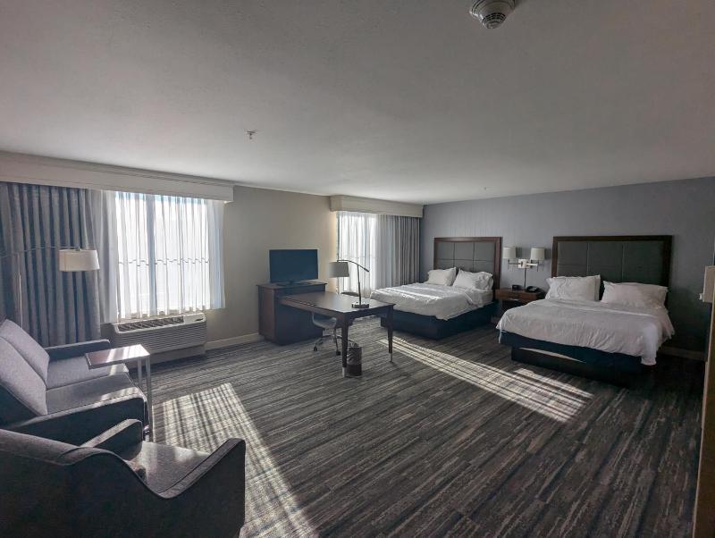 Queen Studio Suite with Two Queen Beds - Non-Smoking image 2