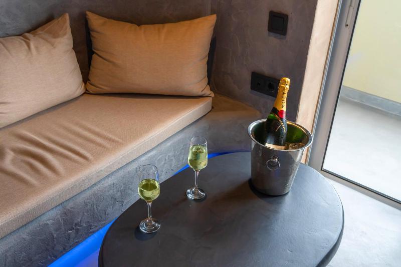King Suite with Spa Bath image 3